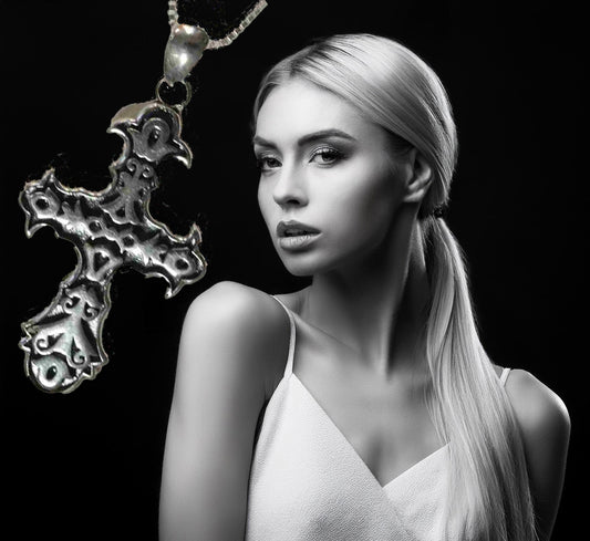 Sterling Silver Vintage Cross Necklace on Italian Box Chain – Elegant Faith-Inspired Jewelry Gift