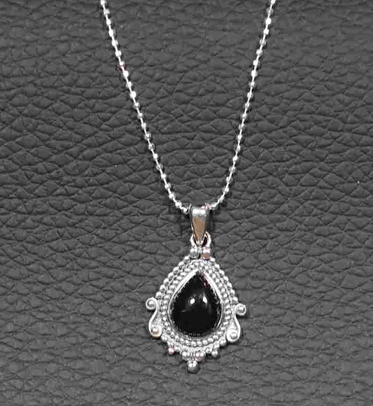 Timeless Sterling Silver Pear-Shaped Black Stone Pendant with Vintage Design on Italian Diamond-Cut Ball Chain