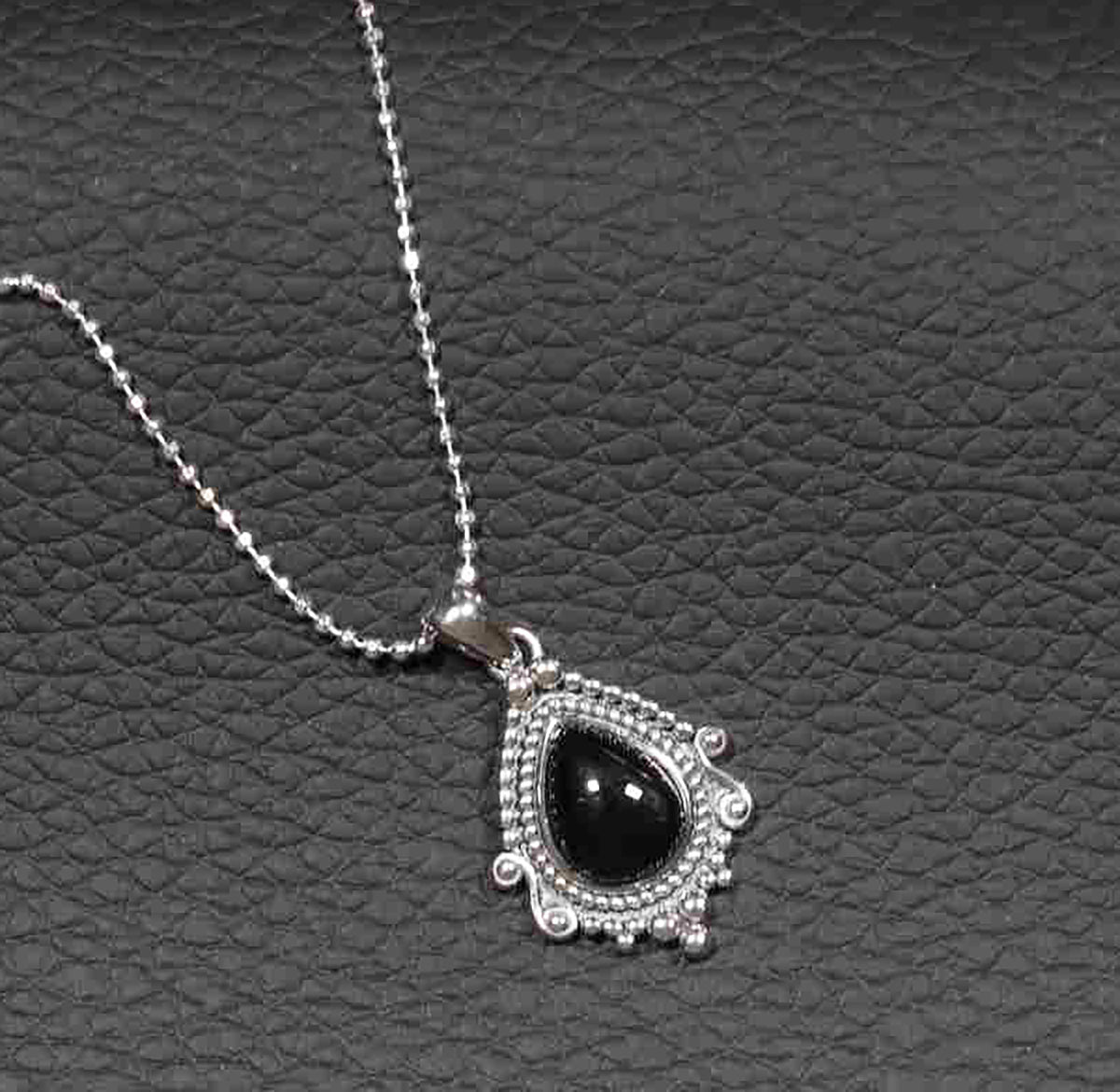 Timeless Sterling Silver Pear-Shaped Black Stone Pendant with Vintage Design on Italian Diamond-Cut Ball Chain