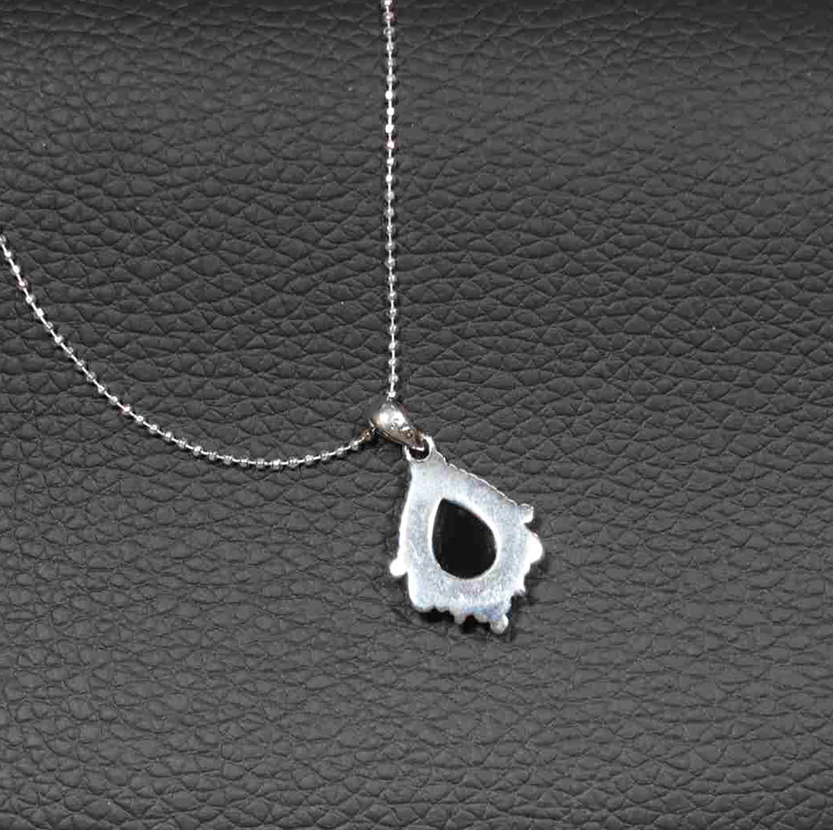 Timeless Sterling Silver Pear-Shaped Black Stone Pendant with Vintage Design on Italian Diamond-Cut Ball Chain