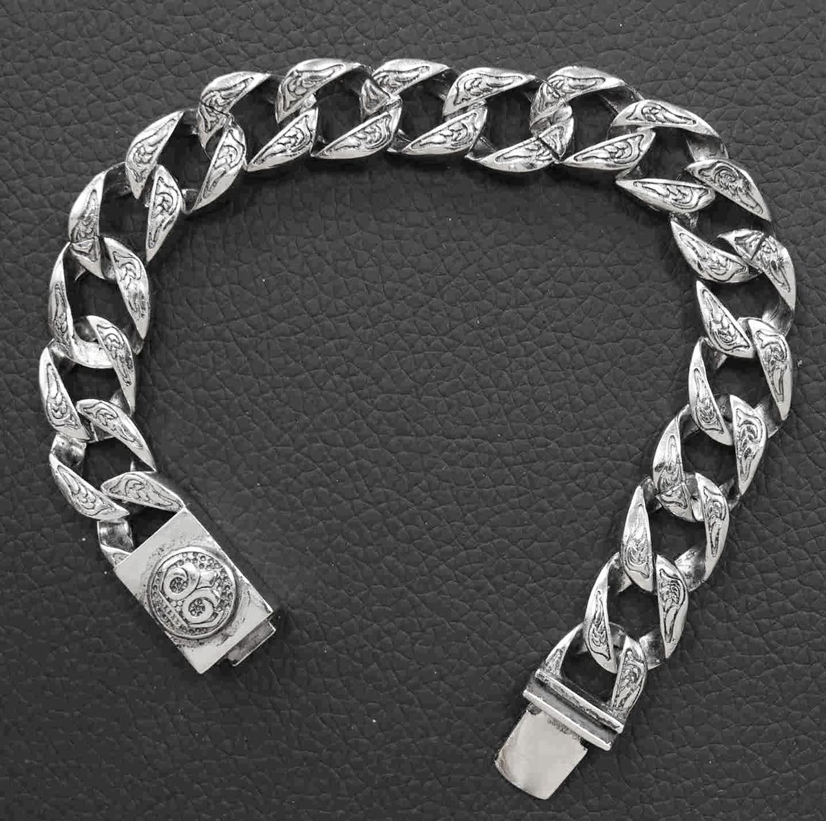 Silver-Plated Cuban Link Bracelet – Strength, Style & Sophistication