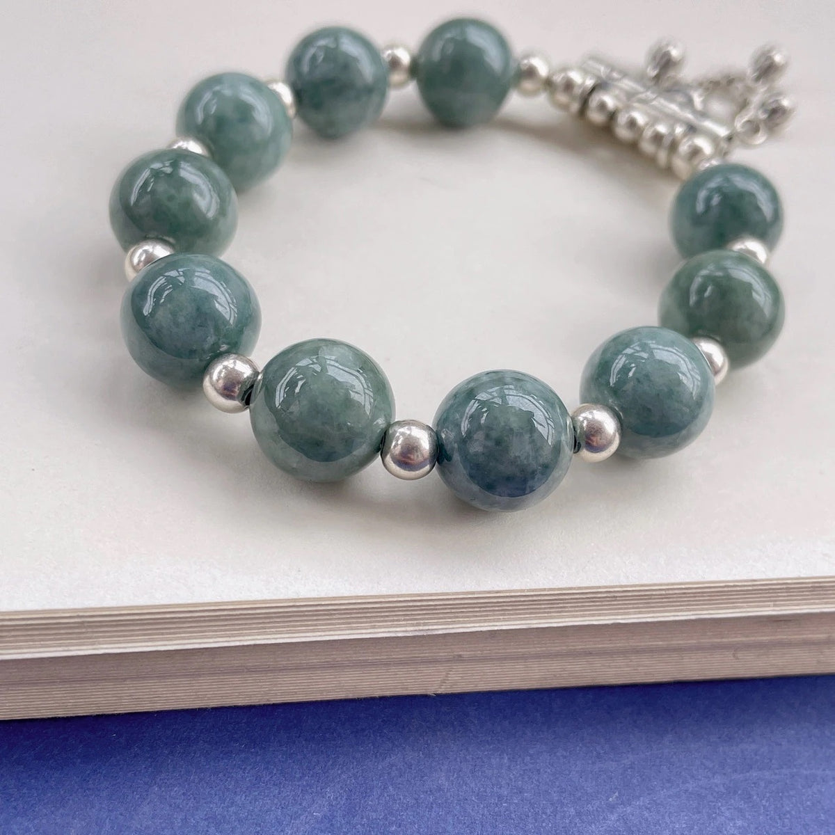 Elegant Stretchable Bracelet with Natural Emerald Beads
