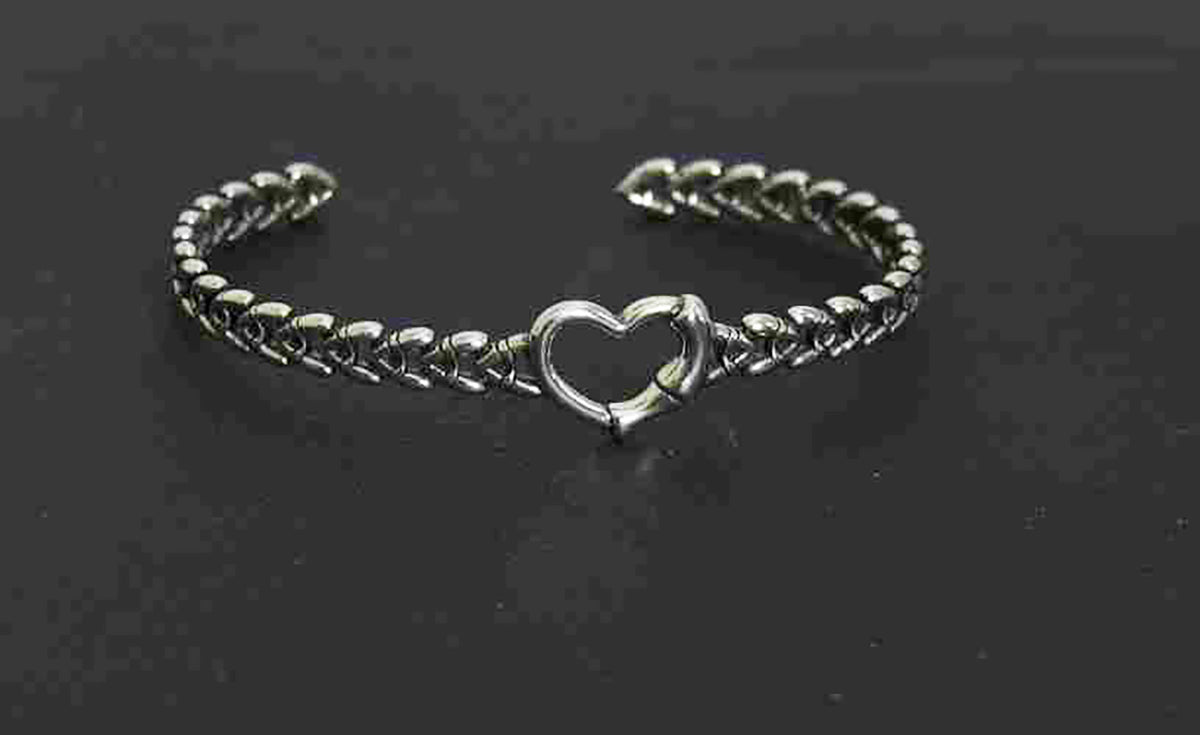 Eternal Heart Radiance – Sterling Silver Platinum-Look Cuff Bangle