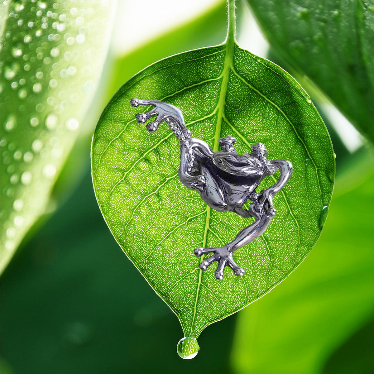 Sterling Silver Intricately Crafted Clinging Froggy Pendant on 18" Italian Ball Chain
