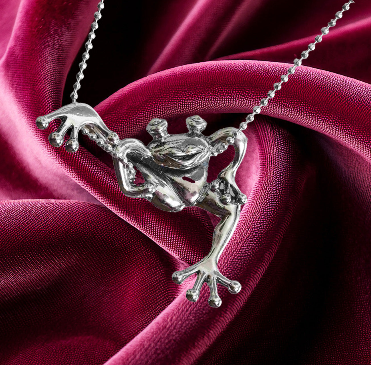 Sterling Silver Intricately Crafted Clinging Froggy Pendant on 18" Italian Ball Chain
