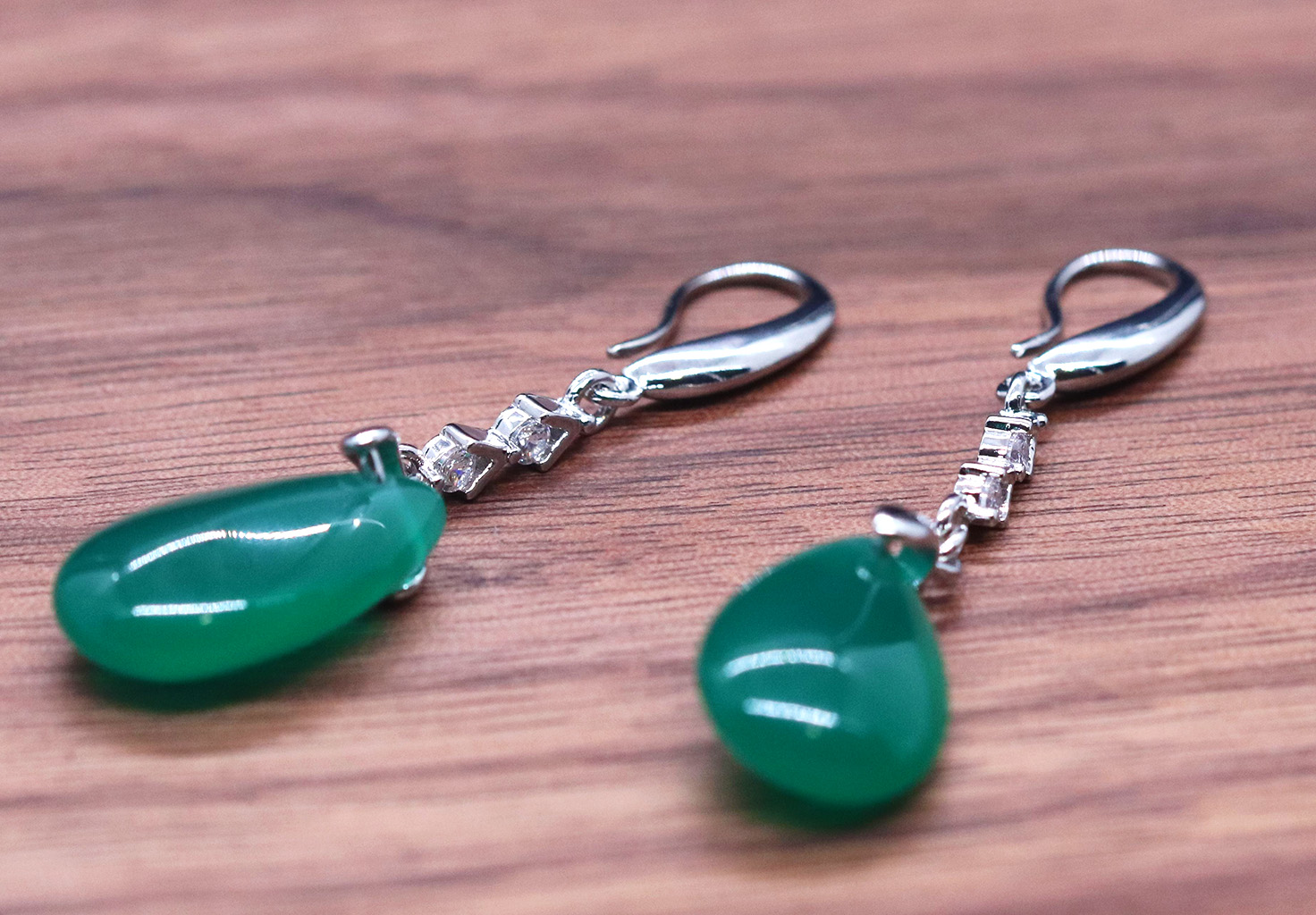 Elegant Sterling Silver Tear-Drop Polished Chalcedony Jade Dangle Earrings. 925ijewel.com