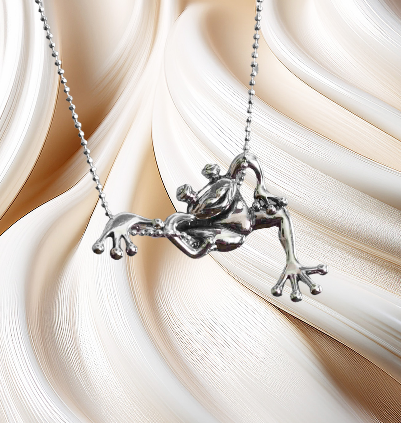 Sterling Silver Intricately Crafted Clinging Froggy Pendant 925ijewel.com