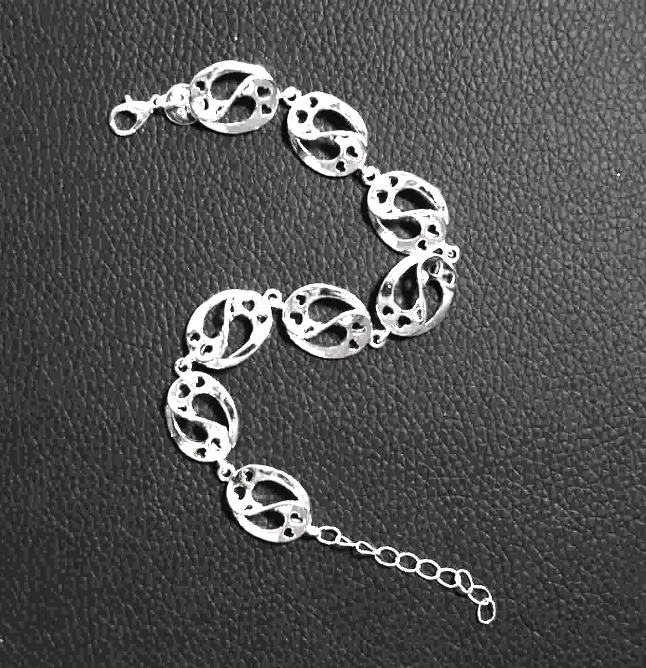 Hearts in Harmony Sterling Silver Link Bracelet –Timeless Love. 925ijewel.com