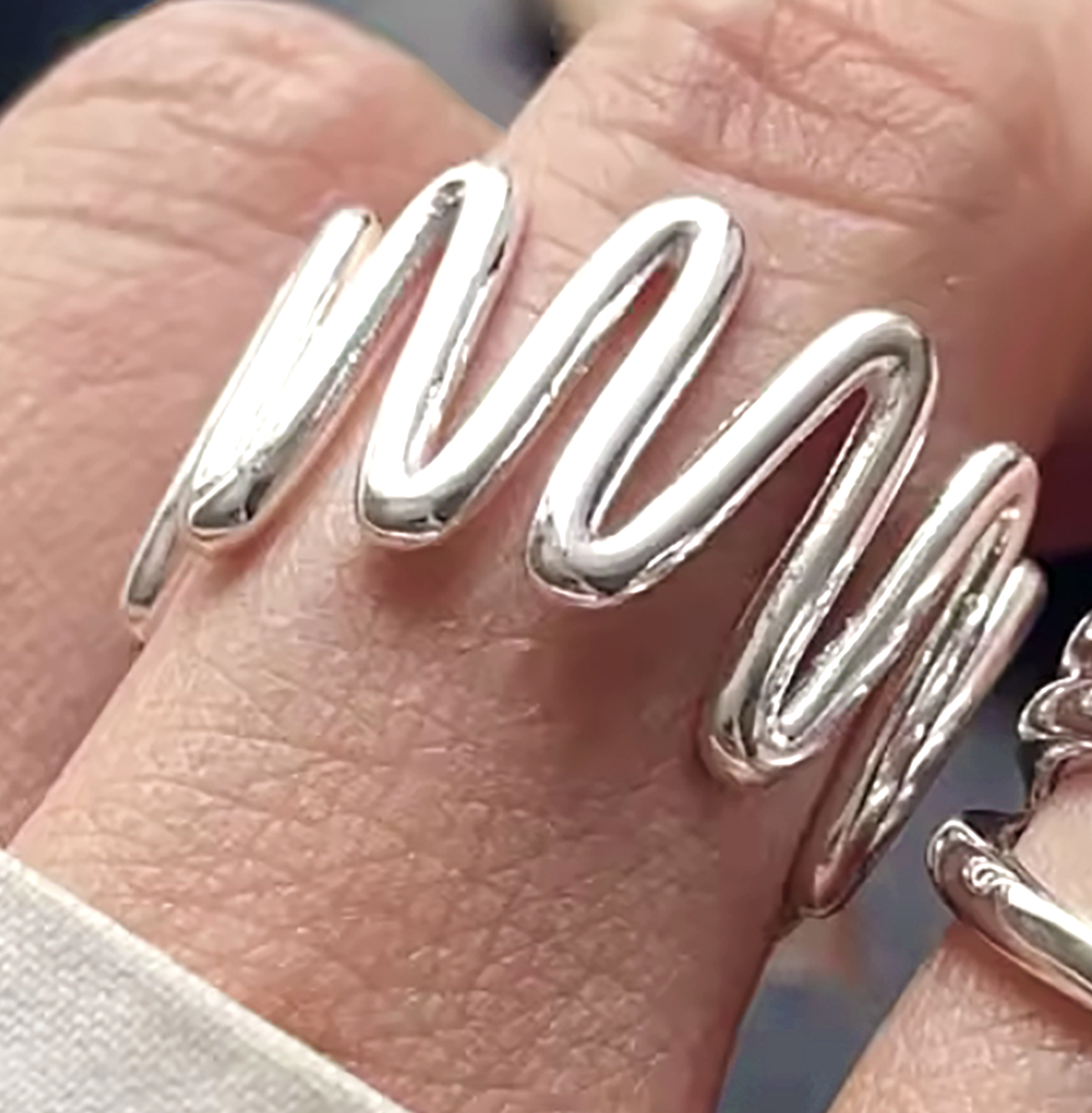 Waves of the Heart – Modern Sterling Silver Zigzag Ring. 925ijewel.com